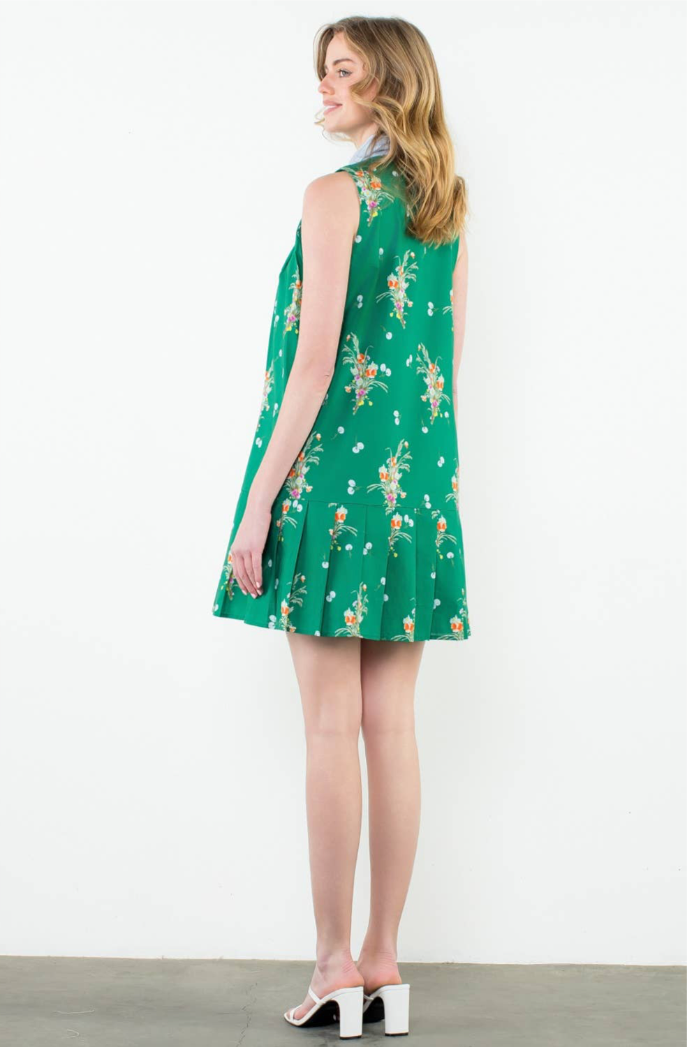 Sweet Breeze Sleeveless Contrast Collar Dress: THML