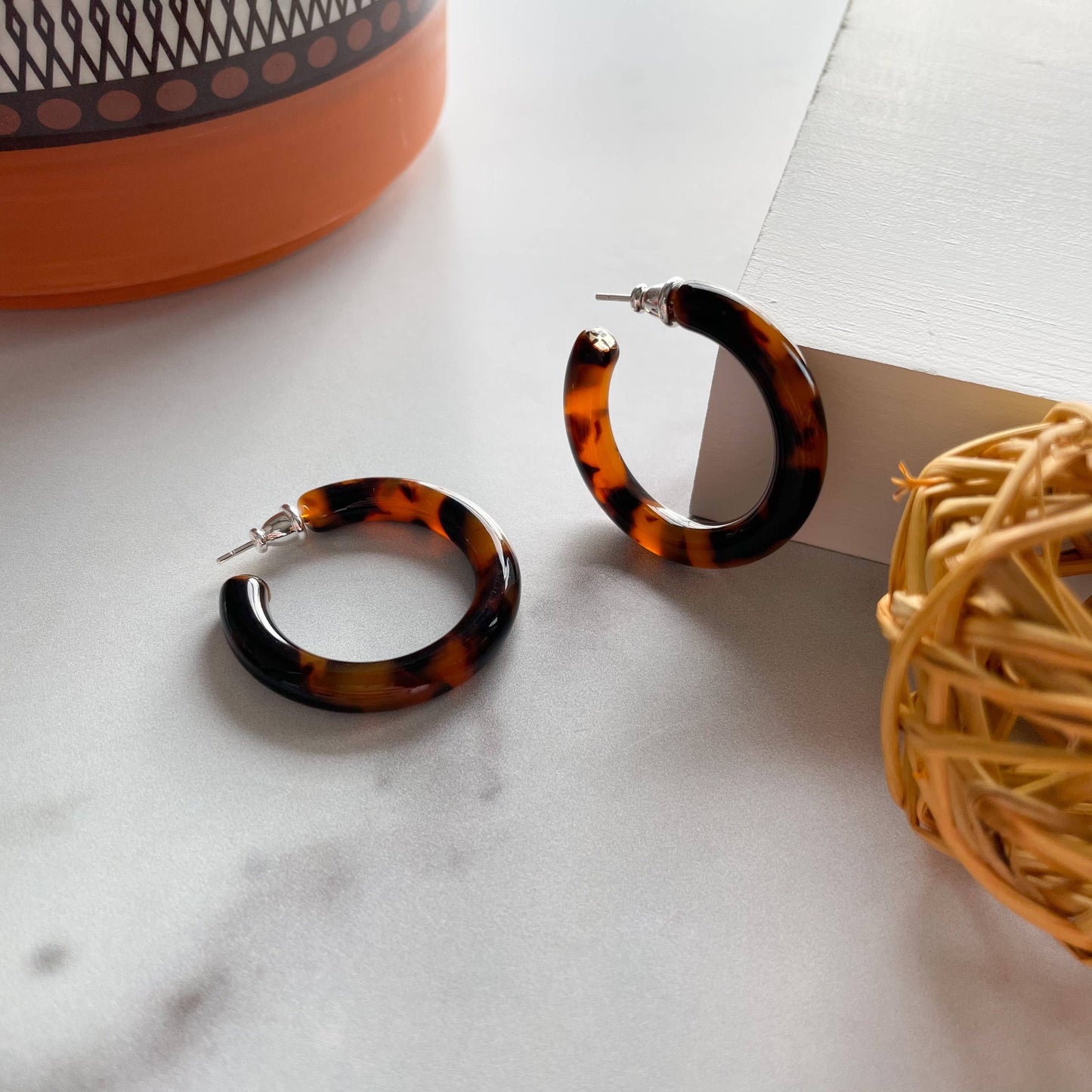 Classic Tortoise Round Hoops