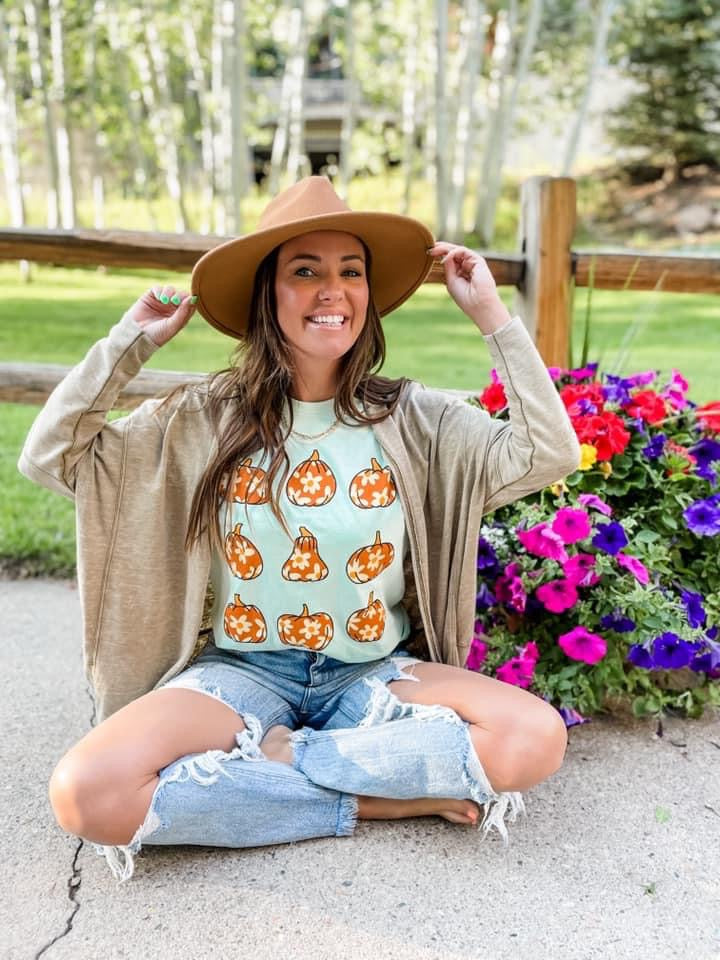 Daisy Pumpkins Fall Graphic Tee