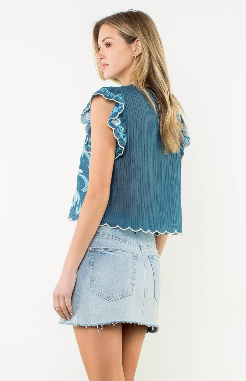Seabreeze Embroidered Flutter Sleeve Scallop Top: THML
