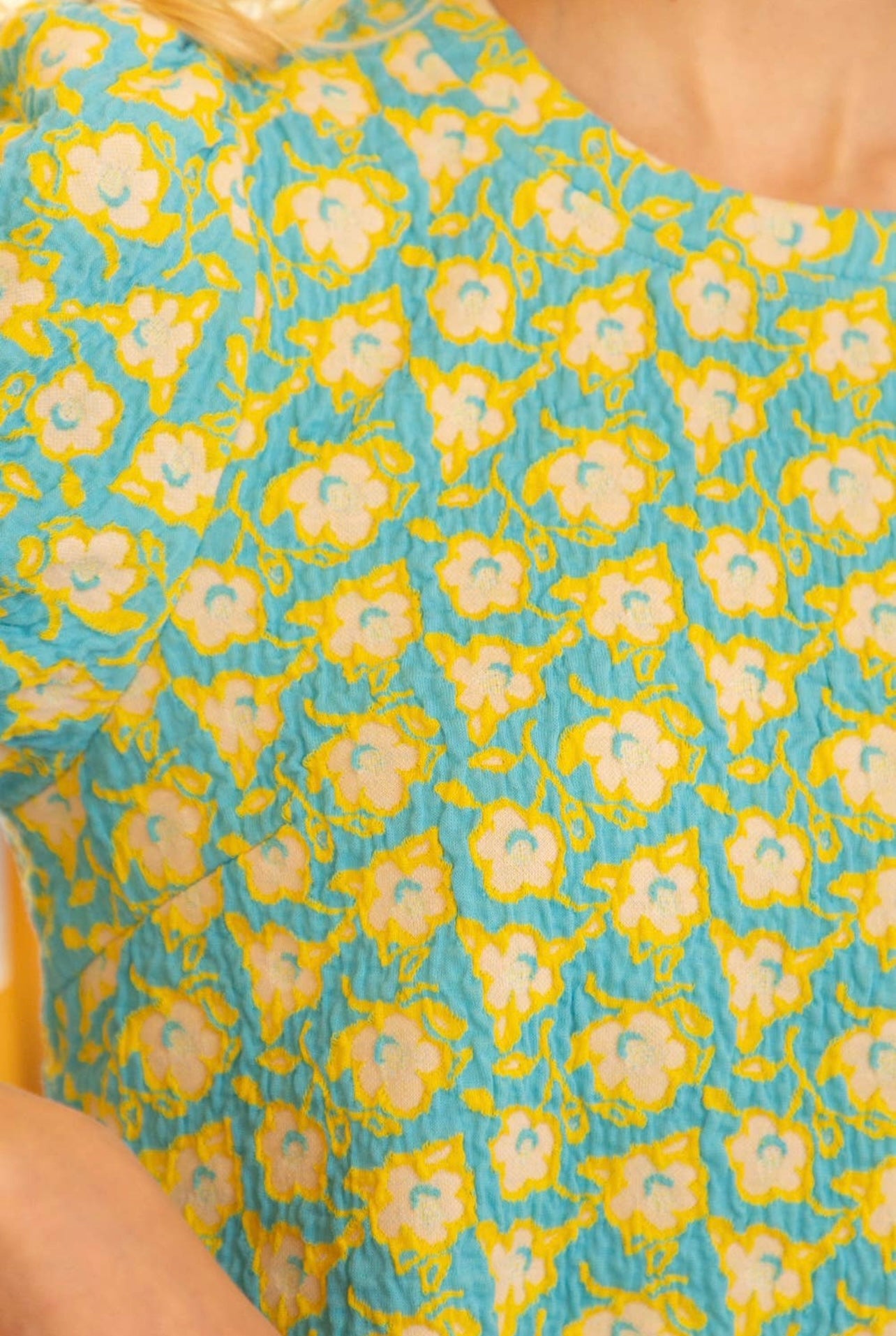 Sun Daisy Floral Textured Puff Sleeve Knit Top